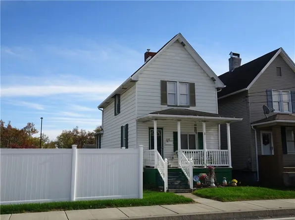 228 S 3rd St, Youngwood, PA 15697