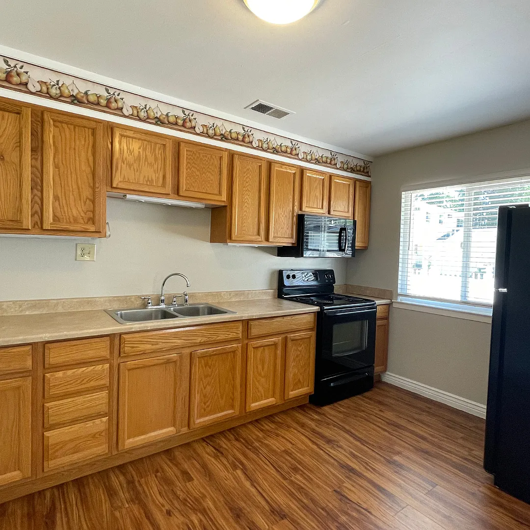 2 bed, 700 sqft, $1,550 — Photo 3