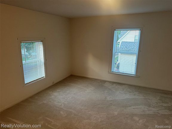 5th image of 727 W Park St