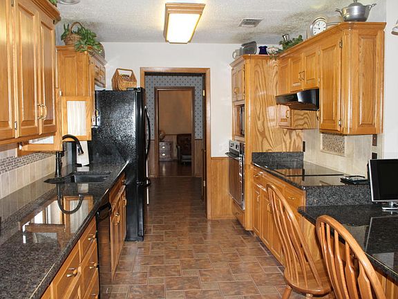 5th image of 304 Bennett Dr