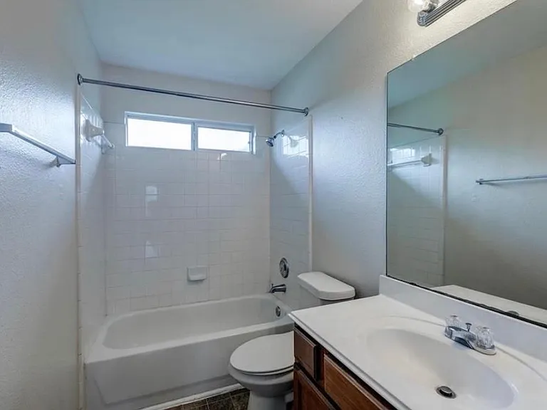 16712 Hamilton Point Cir — Photo 23