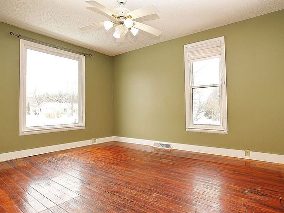 3rd image of 1212 Brillhart Ave