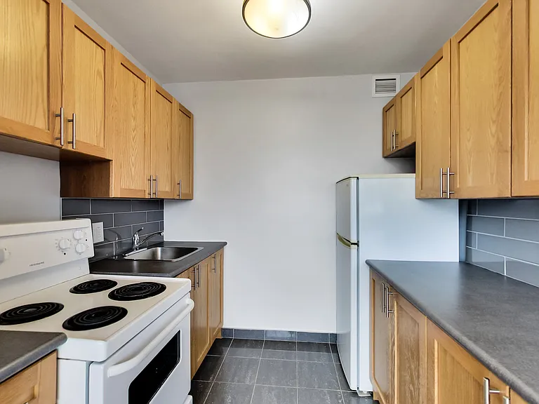 630 Roselawn Ave — Photo 25