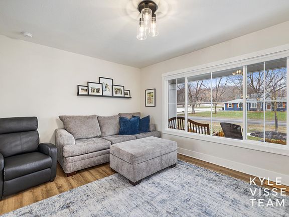 4th image of 2649 Dean Lake Ave NE