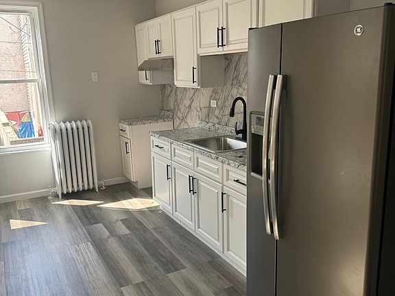 3rd image of 926 Muhlenberg St