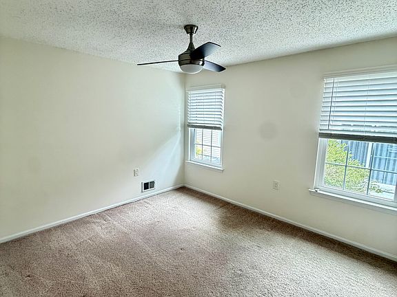 5th image of 107 Pine Oak Blvd