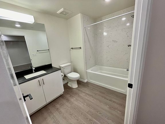 4th image of 414 Chapala St #311