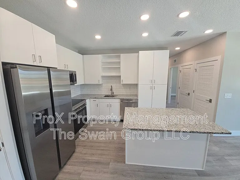 701 Bates Ave SW #202 — Photo 2