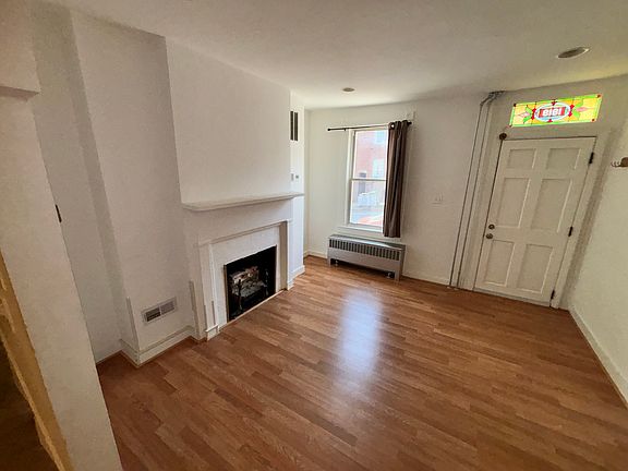2nd image of 1819 E Lombard St