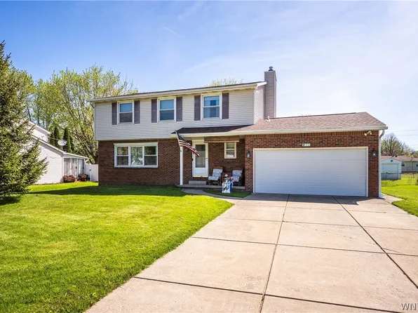 26 Lakewood Dr, Orchard Park, NY 14127