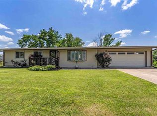 127 Orchard Ln, Columbus Junction, IA 52738