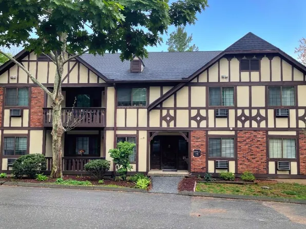 5 Essex Court, Brookfield, CT 06804