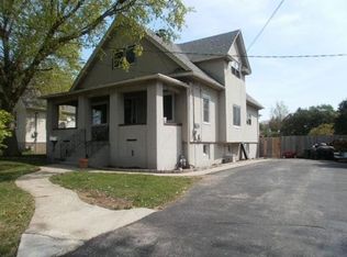 2013 Pulaski St, Peru, IL 61354