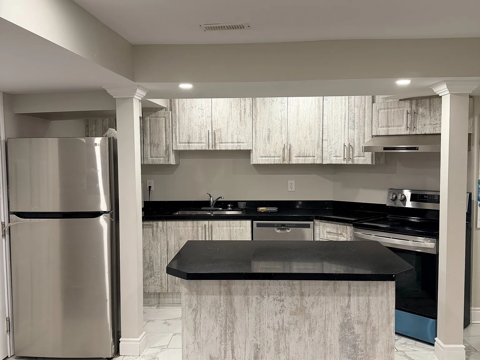 3 bed, $2,100 — Photo 4