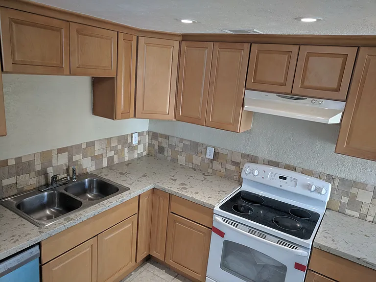 4521 Greensboro Way — Photo 10