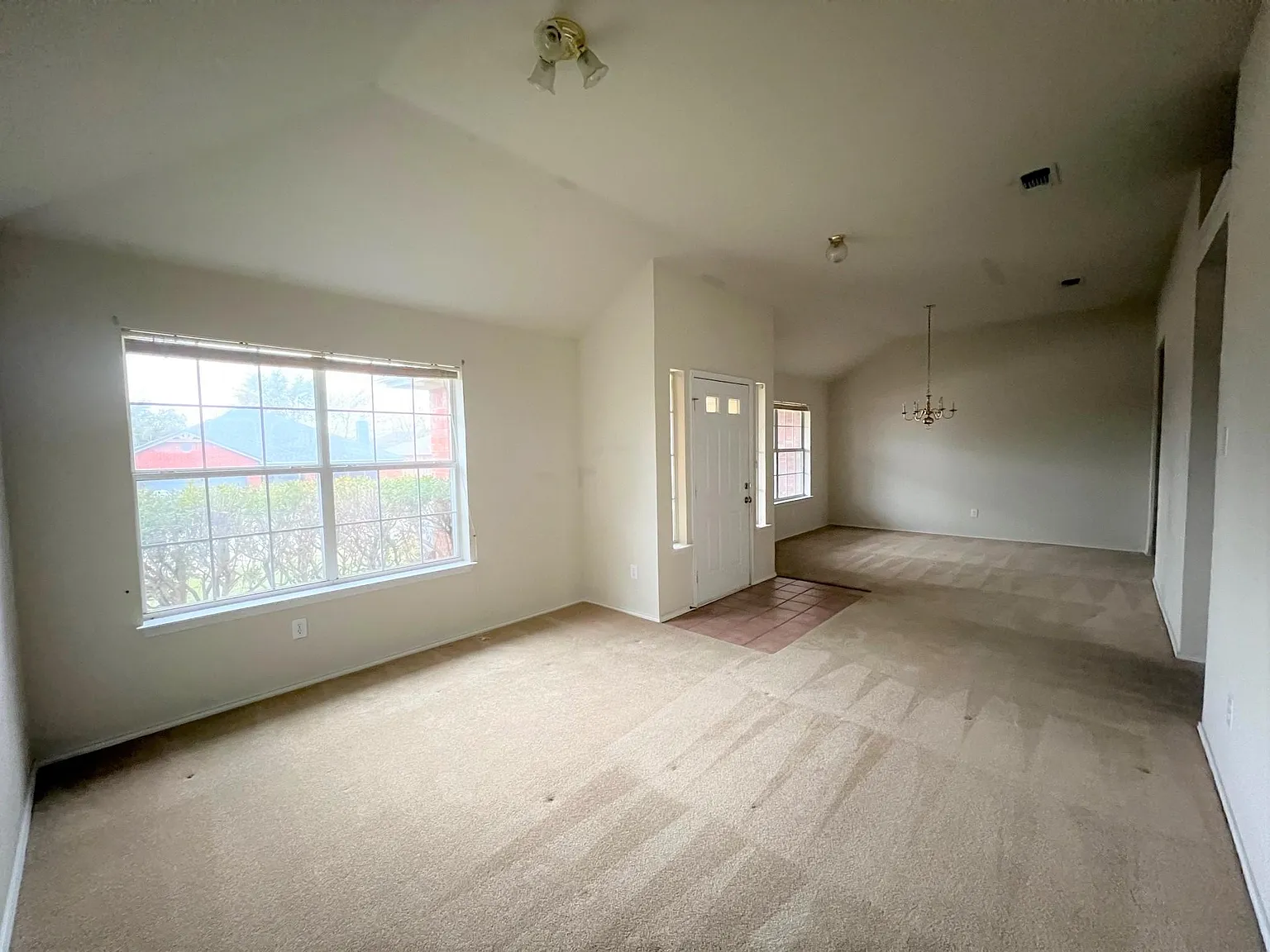 3 bed, 1982 sqft, $1,900 — Photo 2