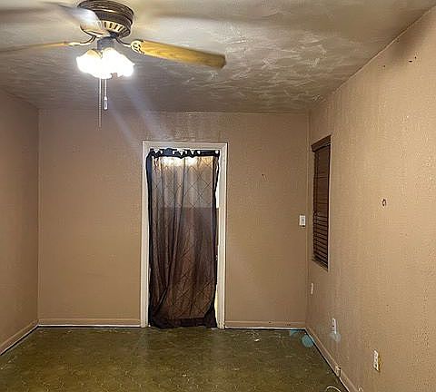 4th image of 305 Bank Dr