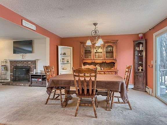 5th image of 67 Crestwood Dr