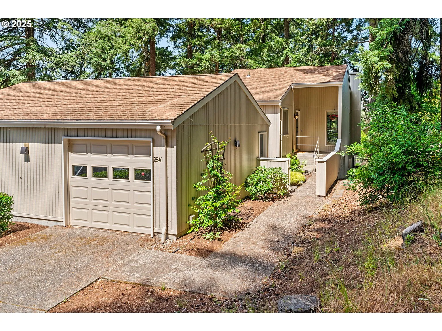 2547 Brittania Pl photo 1