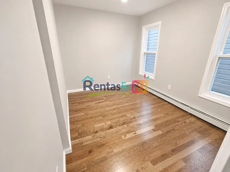 266-268 S 6th St #2A — Photo 4