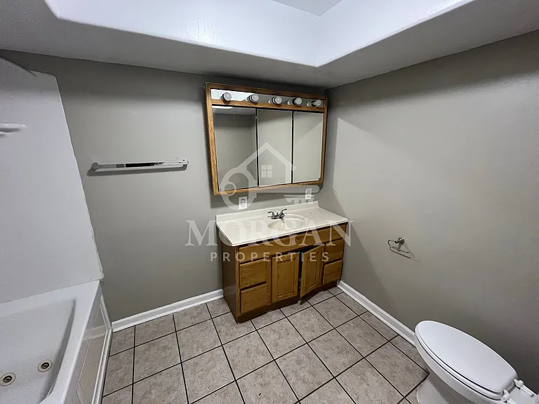 1114 W 6th St — Photo 5