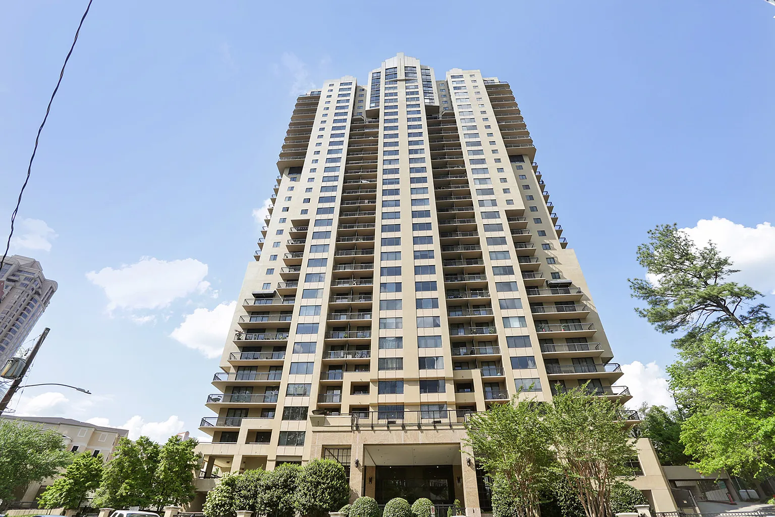 3481 Lakeside Dr NE APT 607 photo 1