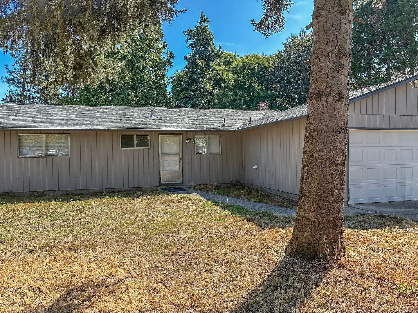3 Bedroom 1 Bathroom Ranch Style Home Available Now ! — Photo 3