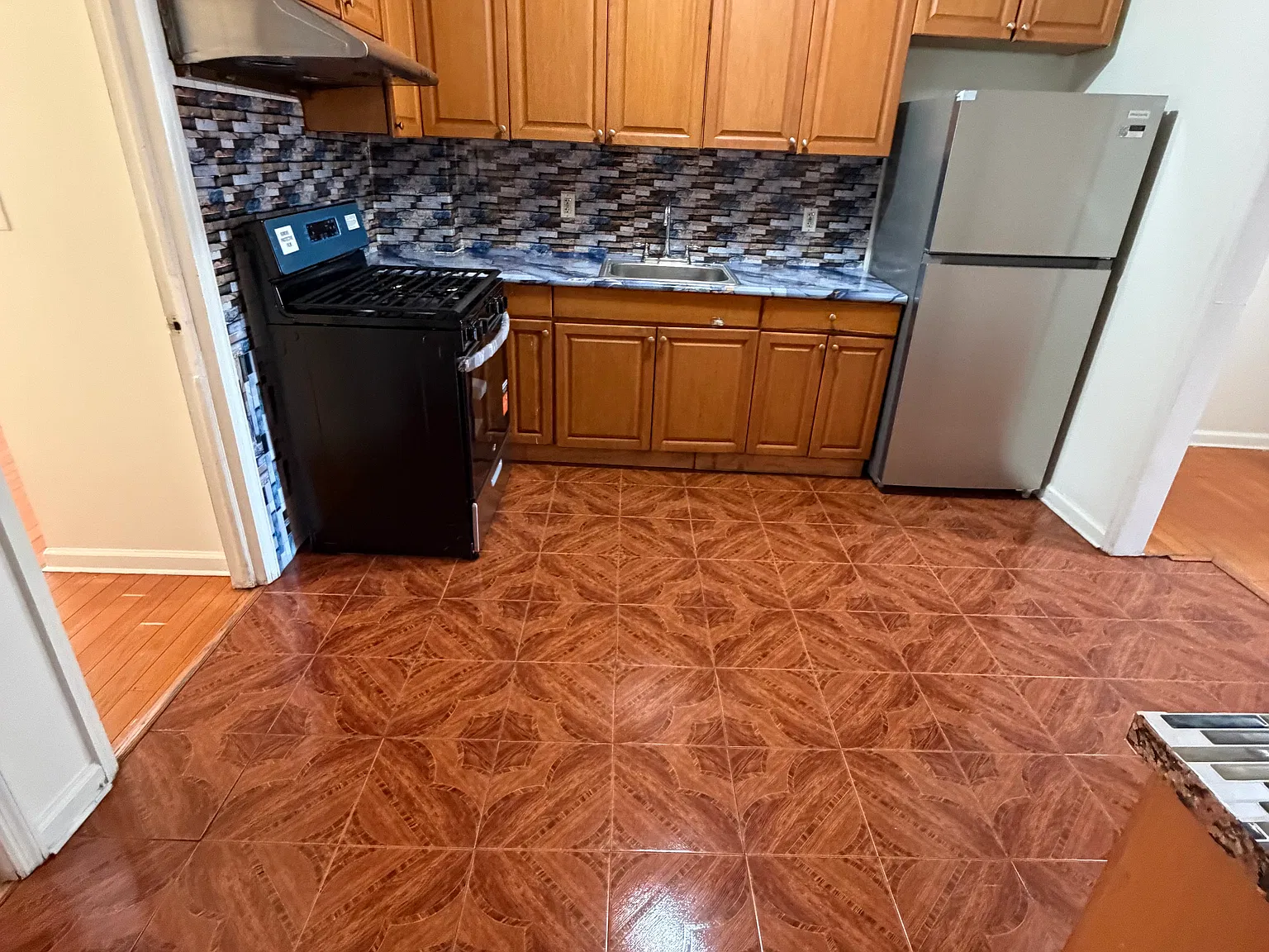 4 bed, 1.5 bath, $3,200 — Photo 3