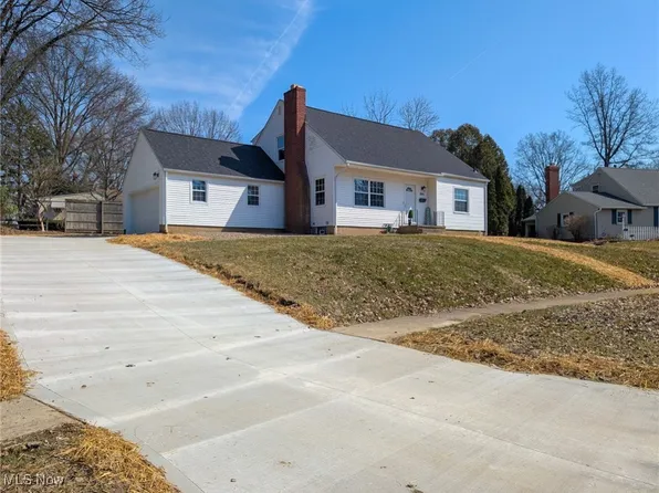 695 Woodland Ave, Wadsworth, OH 44281
