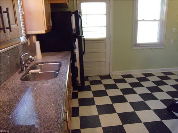 3rd image of 9420 Peachtree St #A