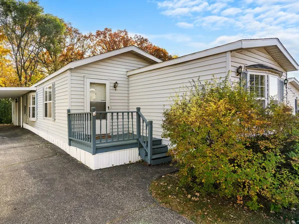 710 Hillcrest Ln, Crystal Lake, IL 60014