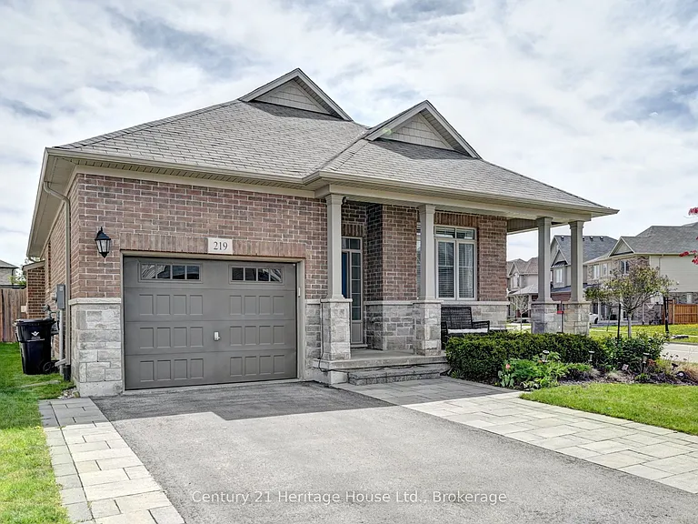 219 Falconridge Dr — Photo 2