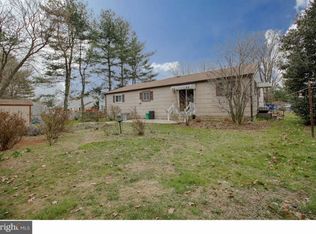 19 Hunters Dr, Mount Laurel, NJ 08054