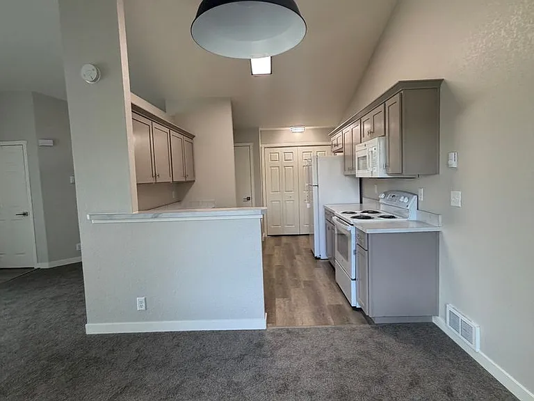 5664-5666 Glenridge Way #5668 — Photo 10