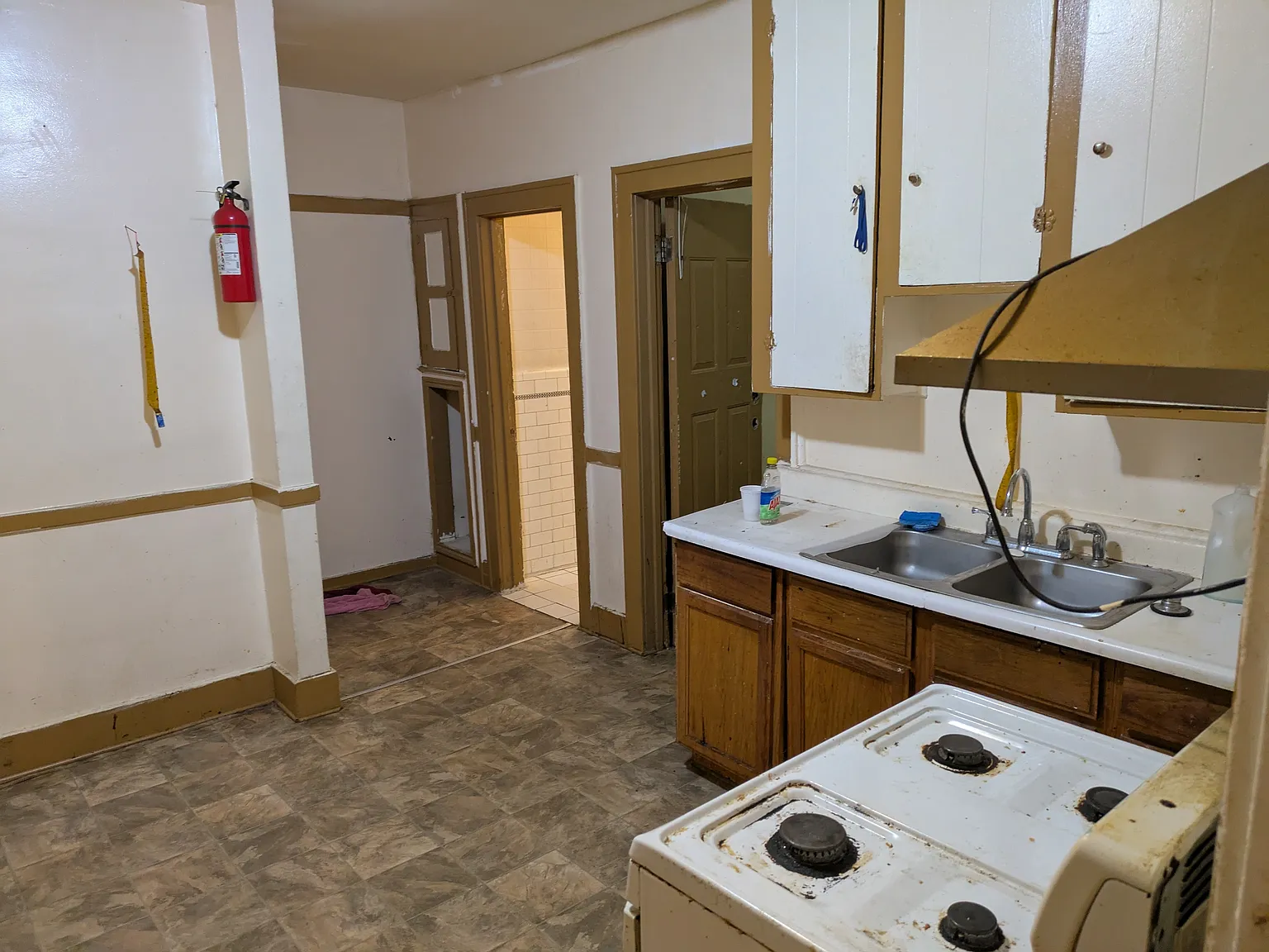 3 bed, 1000 sqft, $1,200 — Photo 1