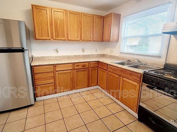 5th image of 2659 Wayside Dr N