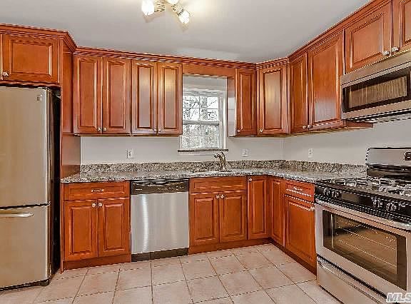 4th image of 51 Pine St