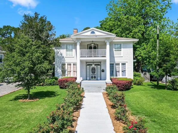 218 N Texas St, Pittsburg, TX 75686