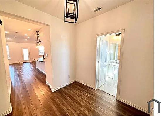 512 Virginia Way — Photo 5