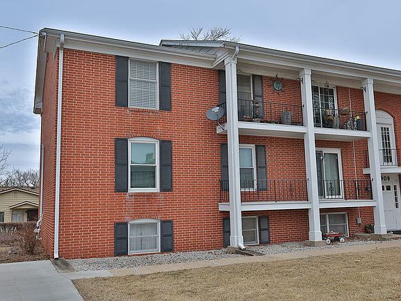 2nd image of 909 W 1st St APT 2