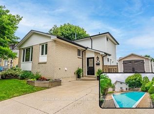 12 Quinlan Ct, Hamilton, ON L8W 1K1