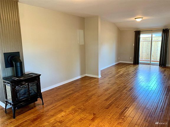 4th image of 1006 E Seattle Ave