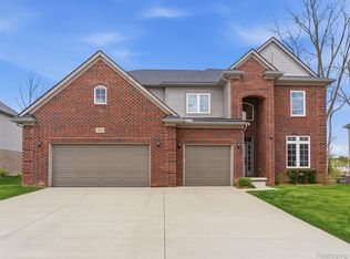 1551 Garrett Dr, Troy, MI 48085