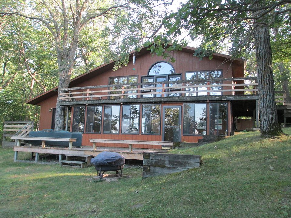 1st image of 22879 Knollwood Ln