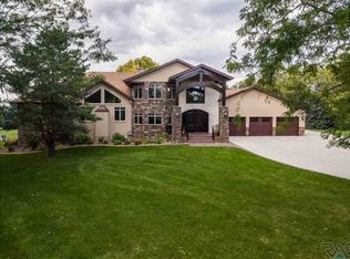 737 W Mardo Cir, Sioux Falls, SD 57108