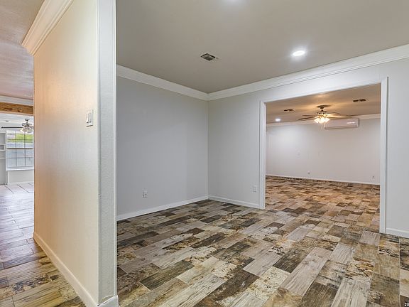4th image of 2139 Ricks Dr
