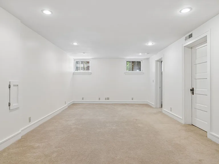2277 Ivanhoe St — Photo 17