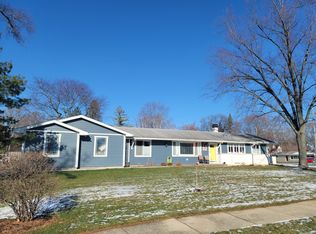 892 E Glencoe St, Palatine, IL 60074