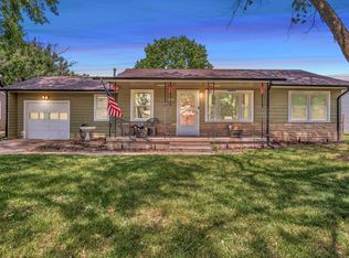1408 Willow Rd, Newton, KS 67114