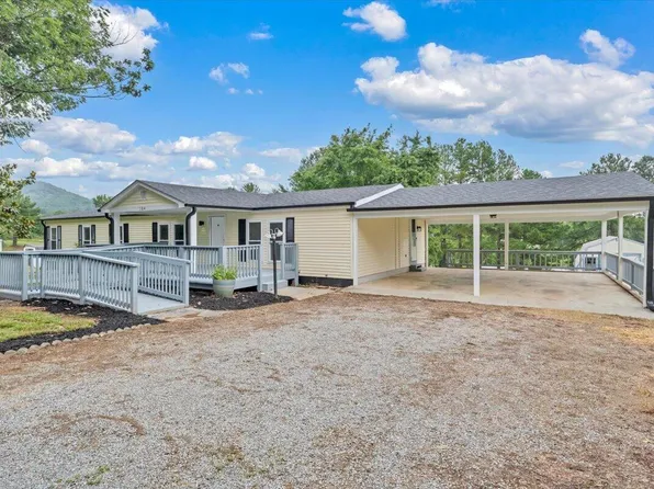 104 Fresh Meadow Ln, Vinton, VA 24179